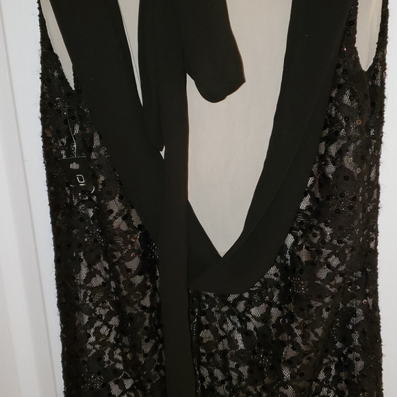 NWT Lace Dress with open Back - Picture 2 of 8